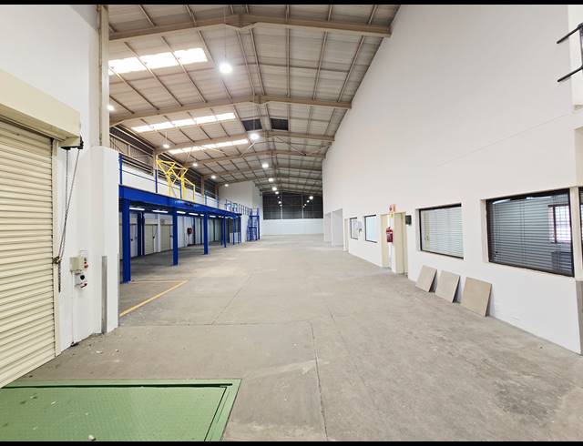 2,842M² WAREHOUSE FOR SALE IN NORTH RIDING